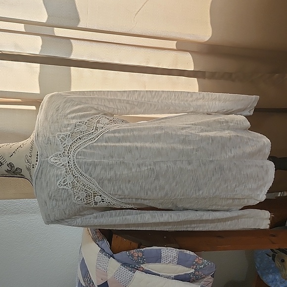 Long sleeve top with see through lace - Picture 3 of 11